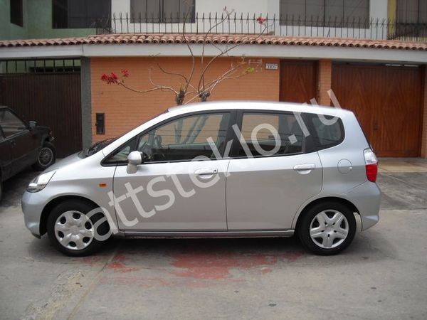 Автостекла Honda Fit I c установкой в Москве